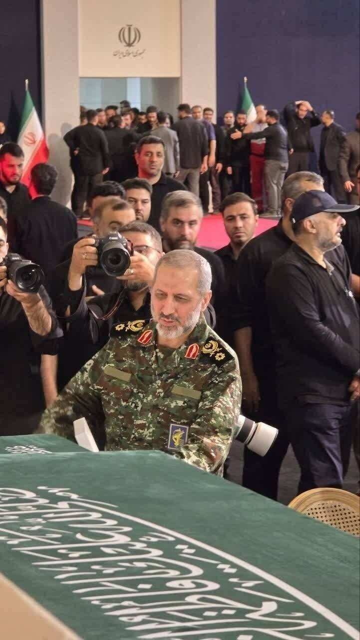 عکس | حضور سردار سید مجید موسوی فرماندۀ هوافضای سپاه در مراسم بدرقه پیکر رهبر شهید انقلاب عکس | حضور سردار سید مجید موسوی فرماندۀ هوافضای سپاه در مراسم بدرقه پیکر رهبر شهید انقلاب