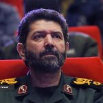 عکس | تصویری از حضور سردار حسن‌زاده در خودروی حامل پیکر شهدا