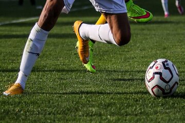 ستاره فوتبال، داماد خواننده معروف شد!