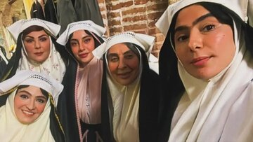 تصاویر | مرجانه گلچین، ترلان پروانه و گلاره عباسی در پشت صحنه «بامداد خمار» تصاویر | مرجانه گلچین، ترلان پروانه و گلاره عباسی در پشت صحنه «بامداد خمار»