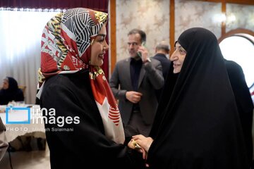 تصاویر | حضور دختر پزشکیان، همسر عراقچی و فاطمه مهاجرانی در یک نمایشگاه