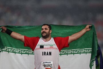 صحبتهای احساسی و عاشقانه قهرمان ایران با همسرش پس از کسب طلا + فیلم صحبتهای احساسی و عاشقانه قهرمان ایران با همسرش پس از کسب طلا + فیلم