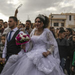 (تصاویر) جشن ازدواج زیر آتش جنگ سوریه