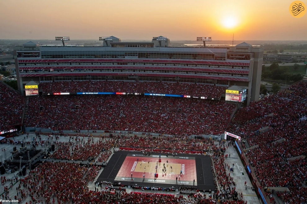 (تصاویر) ۹۲۰۰۳ هوادار والیبال در نبراسکا؛ رکورد حضور تماشاگر در ورزش زنان شکست