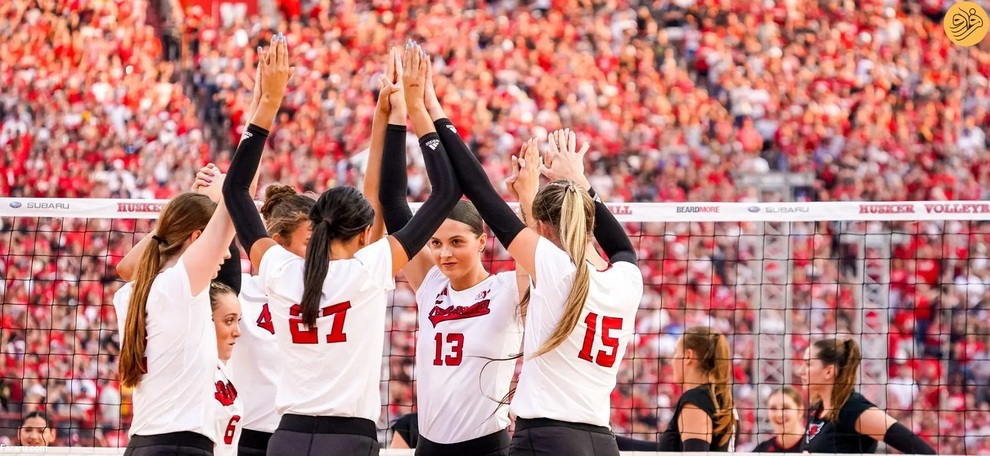 (تصاویر) ۹۲۰۰۳ هوادار والیبال در نبراسکا؛ رکورد حضور تماشاگر در ورزش زنان شکست