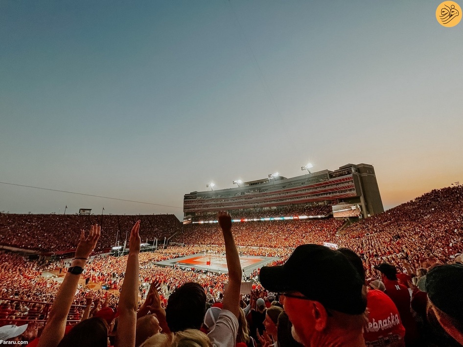 (تصاویر) ۹۲۰۰۳ هوادار والیبال در نبراسکا؛ رکورد حضور تماشاگر در ورزش زنان شکست