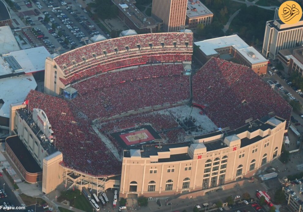 (تصاویر) ۹۲۰۰۳ هوادار والیبال در نبراسکا؛ رکورد حضور تماشاگر در ورزش زنان شکست