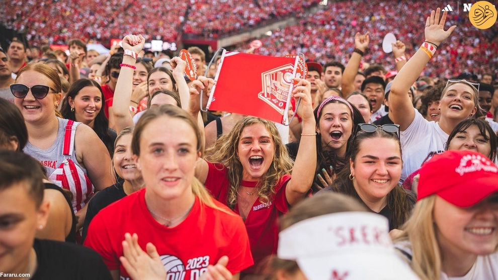 (تصاویر) ۹۲۰۰۳ هوادار والیبال در نبراسکا؛ رکورد حضور تماشاگر در ورزش زنان شکست