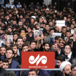 همخوانی سرود در ابتدای مراسم عزاداری اربعین دانشجویان