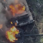 ببینید | لحظه کنده شدن برجک تانک روسی پس از انفجار در پی اصابت موشک اوکراینی