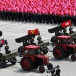 ببینید | تکنولوژی فوق پیشرفته کره شمالی؛ رونمایی از تراکتور راکت‌انداز!