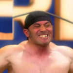 ببینید | رکورد عجیب گینس؛ خم کردن میلگرد با فرق سر!