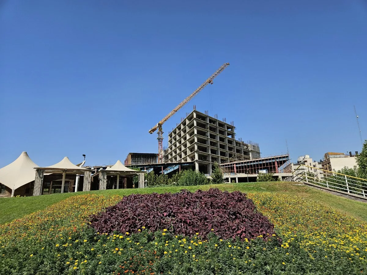 بررسی سامسونگ گلکسی زد فولد ۵؛ پر از امکانات، خالی از کاربرد