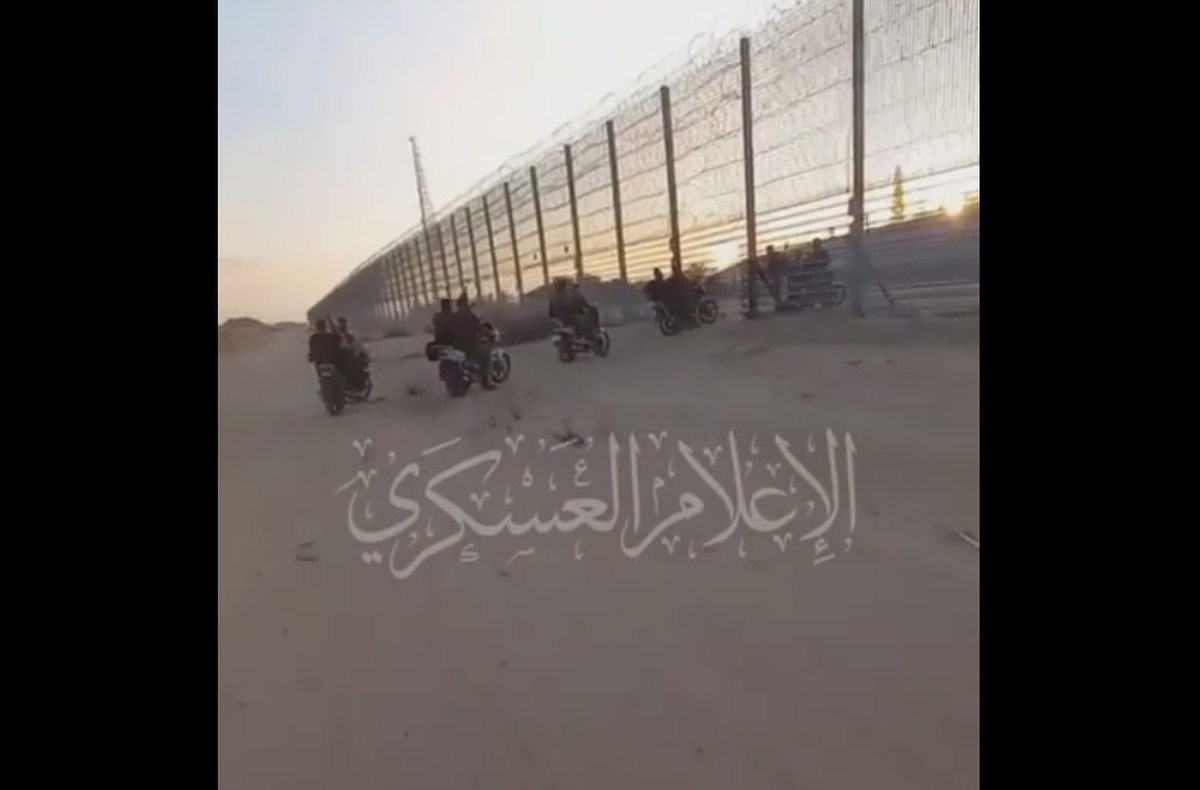 لحظه تصرف پایگاه زکیم در حاشیه باریکه غزه توسط نیروهای مقاومت فلسطین (فیلم) لحظه تصرف پایگاه زکیم در حاشیه باریکه غزه توسط نیروهای مقاومت فلسطین (فیلم)