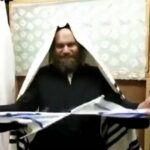 پاره کردن پرچم اسرائیل توسط یک خاخام یهودی (فیلم)