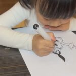 نقاشی های شگفت انگیز یک دختر بچه باهوش با خط های نامنظم (فیلم)