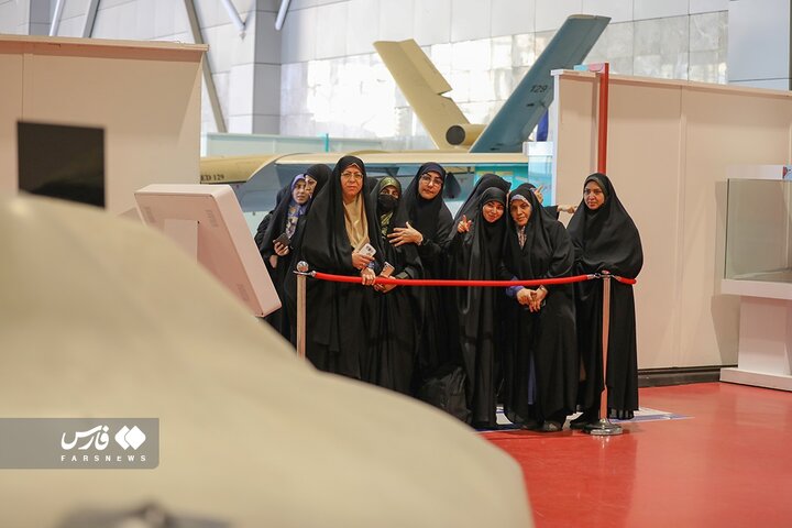 بازدید بانوان راوی پیشرفت از نمایشگاه هوافضا سپاه