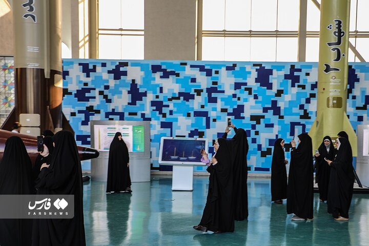 بازدید بانوان راوی پیشرفت از نمایشگاه هوافضا سپاه