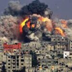 ببینید | لحظه فرو ریختن برج فلسطین در پی حملات هوایی جنگنده‌های اسرائیل