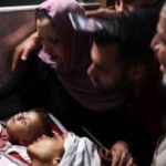 ببینید | واکنش تلخ یک مادر داغدار به مرگ فرزندانش در حمله هوایی رژیم صهیونیستی