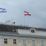 ببینید | پایین کشیدن پرچم اسرائیل و اهتزاز پرچم فلسطین بر فراز ساختمان شهرداری‌ لندن