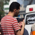 ببینید | گریه امدادگران بعد از شهادت ۴ تن از همکارانشان به دست رژیم صهیونسیتی