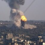 ببینید | مکالمه جان‌سوز یک پدر و پسر زخمی فلسطینی روی تخت بیمارستان در غزه بعد از بمباران