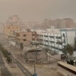 ببینید | هدف قرار گرفتن خانه‌ای در غزه در لحظه دعا کردن اهالی خانه