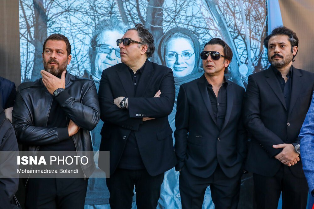 عکس | تیپ متفاوت امین حیایی در مراسم تشییع پیکر مهرجویی عکس | تیپ متفاوت امین حیایی در مراسم تشییع پیکر مهرجویی