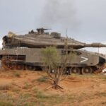 ببینید | لحظه هدف قراردادن نفربر زرهی اسرائیل توسط گردان‌های قسام