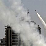 ببینید | پودر شدن یک مجتمع بزرگ در غزه پس از برخورد راکت اسرائیلی