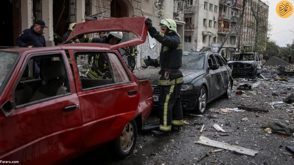 (تصاویر) حمله مرگبار روسیه به یک مراسم ترحیم در اوکراین؛ ۱۰ درصد جمعیت روستا کشته شدند