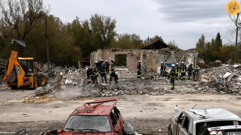 (تصاویر) حمله مرگبار روسیه به یک مراسم ترحیم در اوکراین؛ ۱۰ درصد جمعیت روستا کشته شدند