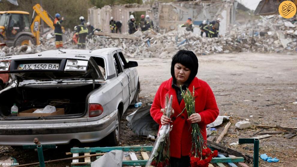 (تصاویر) حمله مرگبار روسیه به یک مراسم ترحیم در اوکراین؛ ۱۰ درصد جمعیت روستا کشته شدند