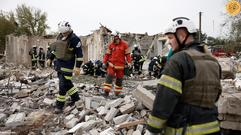 (تصاویر) حمله مرگبار روسیه به یک مراسم ترحیم در اوکراین؛ ۱۰ درصد جمعیت روستا کشته شدند