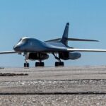 لحظات استقرار بمب افکن‌ اتمی آمریکا در ترکیه (فیلم)