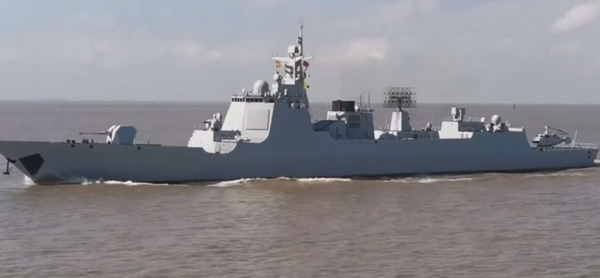 چین از ناو شکن جدید خود  (052DL )  رونمایی کرد (فیلم)