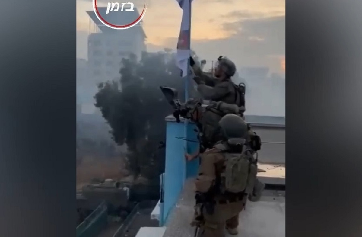 نصب پرچم‌ رژیم اسرائیل در قلب نوار غزه (فیلم)