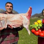 کباب کردن گوسفند 15 کیلوگرمی در تنور به سبک زوج آذربایجانی (فیلم)