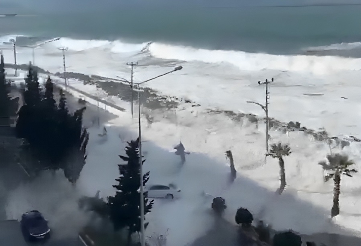 غافلگیری وحشیانه امواج دریا برای مردم ترکیه (فیلم)