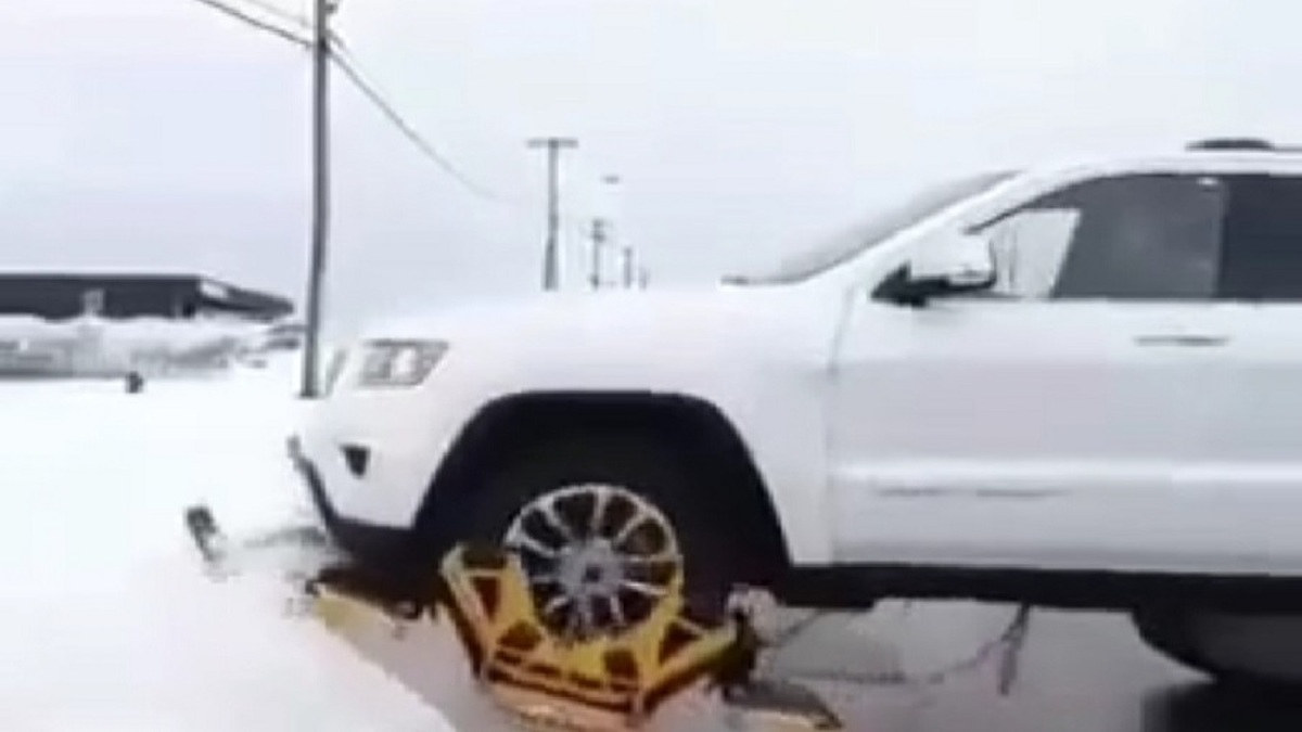 طراحی کفش برفی برای خودروها (فیلم) طراحی کفش برفی برای خودروها (فیلم)