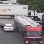 ببینید | مهارت بی‌نظیر راننده تریلی در عبور از جاده مرگ!