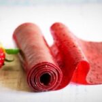 ببینید | واکنش خنده‌دار یک آمریکایی به تست لواشک ایرانی در میان خنده‌های همسرش