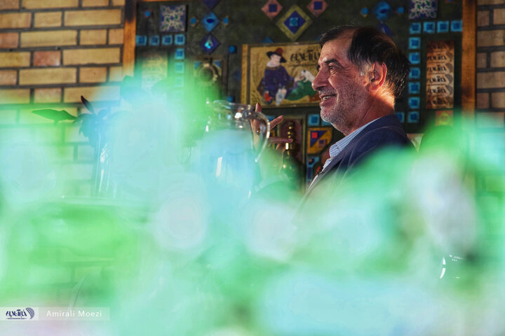 تصاویر | حرکات معنادار دستهای محمدرضا باهنر در حین یک مصاحبه چالشی؛ زبان بدن آقای سیاستمدار کافه خبر محمدرضا باهنر