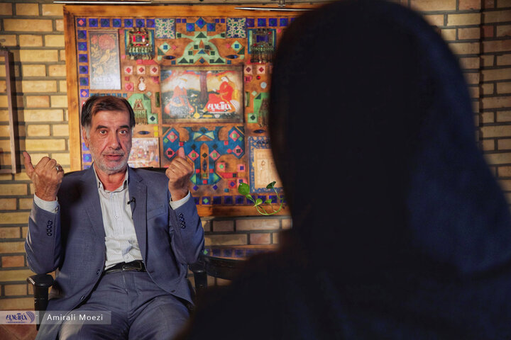 تصاویر | حرکات معنادار دستهای محمدرضا باهنر در حین یک مصاحبه چالشی؛ زبان بدن آقای سیاستمدار کافه خبر محمدرضا باهنر