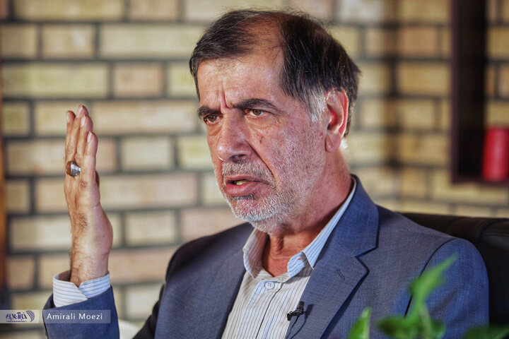 تصاویر | حرکات معنادار دستهای محمدرضا باهنر در حین یک مصاحبه چالشی؛ زبان بدن آقای سیاستمدار کافه خبر محمدرضا باهنر