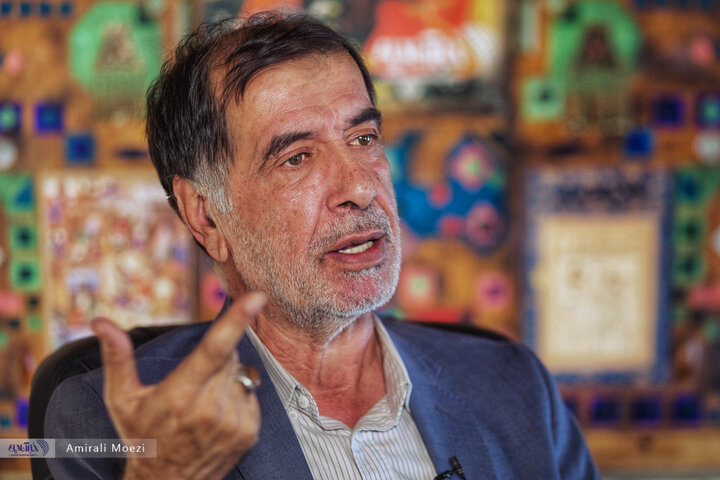 تصاویر | حرکات معنادار دستهای محمدرضا باهنر در حین یک مصاحبه چالشی؛ زبان بدن آقای سیاستمدار کافه خبر محمدرضا باهنر