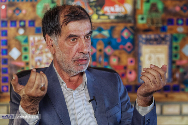 تصاویر | حرکات معنادار دستهای محمدرضا باهنر در حین یک مصاحبه چالشی؛ زبان بدن آقای سیاستمدار کافه خبر محمدرضا باهنر