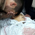 ببینید | مواجهه دردناک پزشک فلسطینی با پیکر دخترش