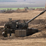 ببینید | لحظه هدف قرار گرفتن تانک اسرائیلی در مرز غزه توسط نیروهای مقاومت